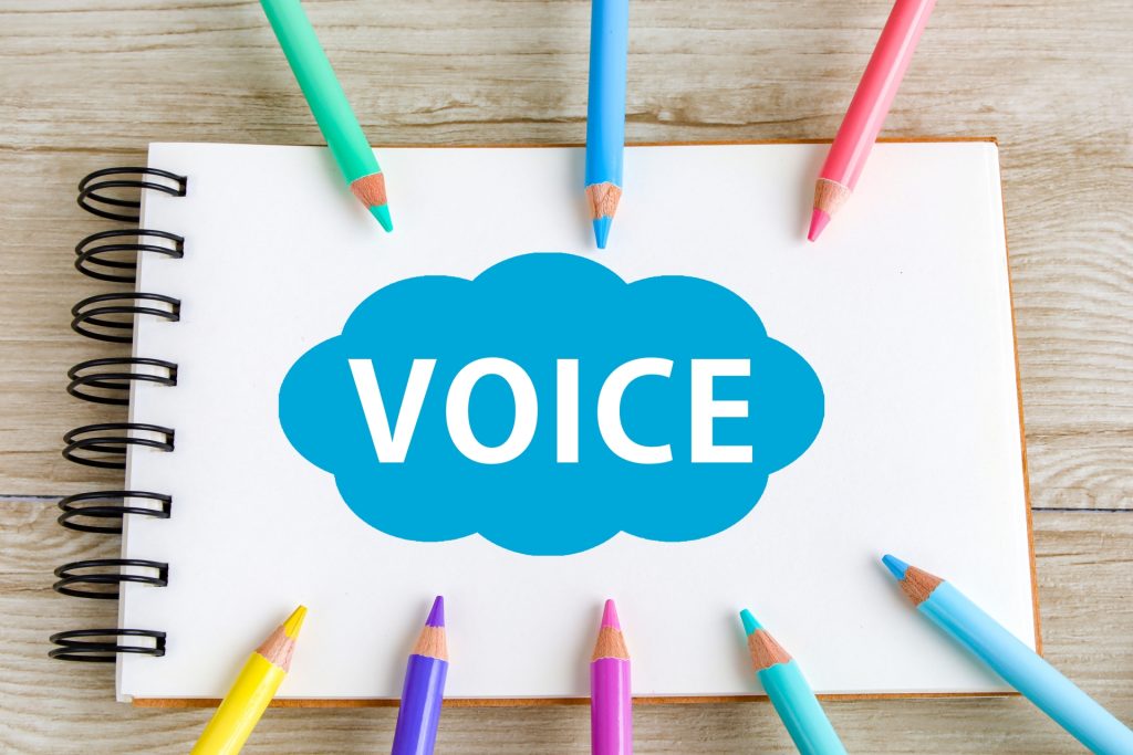 Voiceと書かれた紙